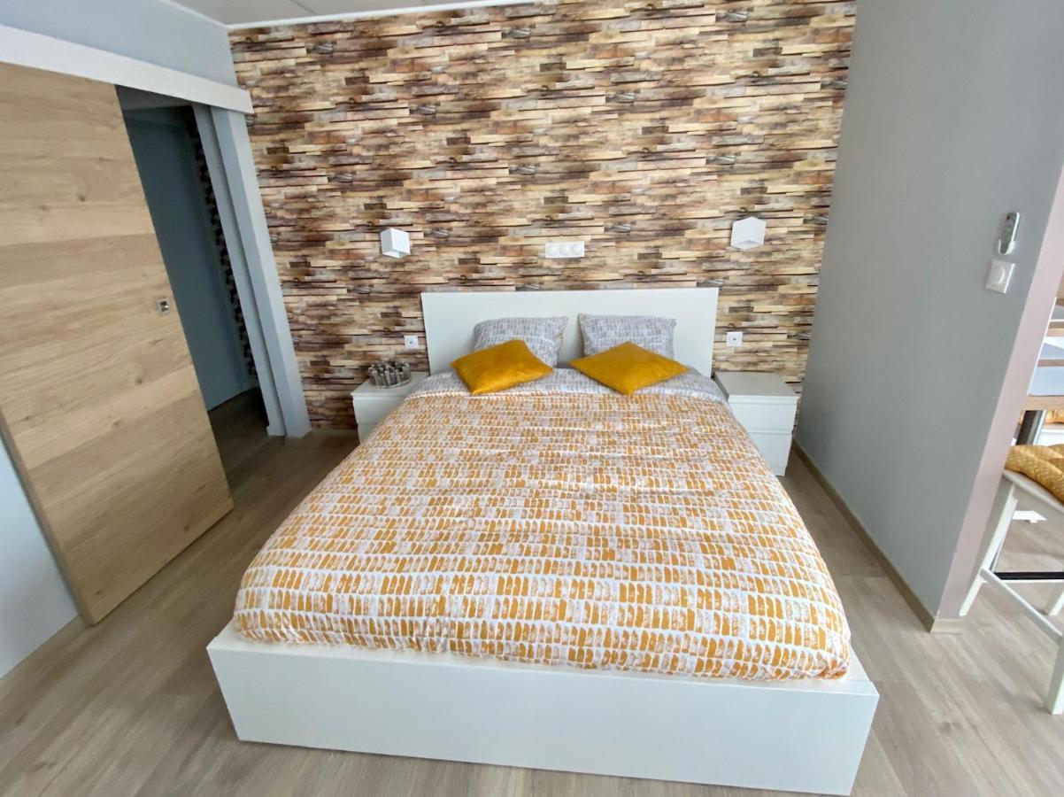 Logements Equipes A Onnaing Avec Espace Balneo En Option Proche Toyota, Autoroute Et Valenciennes Екстер'єр фото